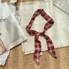 Cachecol Xadrez Fresco e Simples Estilo Coreano com um Toque Jovem, Fashion e Casual para Passeios, Cachecol de Seda de Primavera, Acessório de Pescoço Fino e Artístico