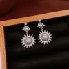 Brincos Saturno de Prata Coreana com Zircônia e Pérola, Brincos de Tarraxa Doces Simples Versáteis, Brincos de Nicho de Luxo Leve para Mulheres