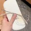 Gafas sin montura con forma de mariposa, ultraligeras, modernas y elegantes, con detalles en rosa, fabricadas de titanio puro, diseñadas para mujer, con una estética de alta gama y disponibles con lentes graduados.. 20199