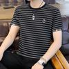 Camiseta Masculina de Manga Curta Verão Nova Elegante Gola Redonda Listrada Horizontal Camiseta Corpo Marca da Moda Top de Meia Manga