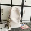 Mochila estudantil moderna e versátil, grande capacidade, leve, design simples, adequada para o trajeto diário, com um toque de alta qualidade