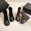 Novas Botas Curtas Estilo Europeu e Americano Moda Aumento de Altura Botas Femininas Estilo Martin Solado Grosso Estilo de Rua Emagrecimento Outono e Inverno Botas Leves para Motociclistas Não