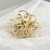 Broche de Flor Oca Luxo Leve Toque de Alto Padrão Acessórios Diários e para Banquetes Femininos Broche Multifuncional da Moda Atacado