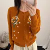 Elegante cárdigan de punto redondo bordado floral para mujer, nueva colección otoño 2026, chaqueta suéter de pelo de mapache