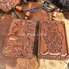 Colgante Emperador Zhenwu Colgante de Madera de Azufaifo Golpeada por Rayo Natural Amuleto de Cultura Taoísta de la Montaña Longhu Colgante de Joyería de 4*6cm