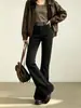Jeans feminino slim fit, moderno, com cintura elástica, nova coleção outono/inverno 2026, levemente flare, cintura alta, modelagem que emagrece e calça flare stretch