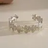 Pulseira aberta geométrica floral metálica europeia e americana, joia feminina de alta qualidade geométrica versátil estilo commuter, da moda, transfronteiriça