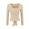 Top T-shirt feminino puramente desejável, estilo hot girl, decote V, falso duas peças, novo estilo de verão com amarração e laço, calça flare de cintura alta afunilada