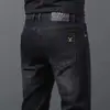 Jeans Negros y Grises de Moda Otoño 2026 para Hombre Corte Slim Recto Estilo Europeo de Alta Gama Versátiles Elásticos Casuales Pantalones Largos