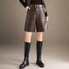 Shorts Elegantes de Couro PU para Afinar, Wide Leg, para Mulheres, Lançamento Outono/Inverno 2026, Cintura Alta, Versátil, Comprimento no Joelho, Reto, Soltinho, Estilo Bootcut
