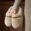 Pantuflas de algodón de suela gruesa para hombre, pantuflas de interior para el hogar, antideslizantes, cálidas, forradas de felpa, pantuflas de algodón afelpado, con una sensación suave y acolchada, estilo hombre, invierno