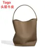Bolsa de Couro Tipo Balde Casual de Couro Bovino Togo de Camada Superior Estilo Japonês e Coreano Bolsa de Ombro de Couro de Grande Capacidade Casual