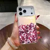 Capa de Celular de Urso Morango Adequada para 17Pro Apple Celular Iphone16 Europeu e Americano 14Promax13 Desenho Animado 15Pro Nicho