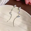 Brincos Simples e Fashion de Zircônia Agulha de Prata, Luxo Leve, High-End, Brincos Elegantes e Delicados, Versáteis para o Dia a Dia, Brincos Femininos