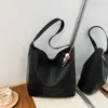 Bolsa de palha para mulheres, bolsa bucket moderna, nova bolsa de ombro de nicho da moda 2026, bolsa pequena de ombro único transversal com textura vintage