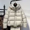Jaqueta de Algodão Feminina Inverno 2026 Engrossada Zero Pressão Curta com Capuz Petite Solta Puffer de Pão Casaco de Algodão Roupa Exterior