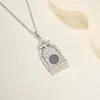 Collar de Puerta de la Felicidad V Oro de Alta Gama para Mujer, Diseño de Jaula de Pájaros con Diamantes Engastados a Mano, Cadena para Clavícula Full Diamond de Lujo Ligero, Venta al por Mayor y Dropshipping