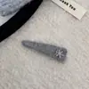 Grampo de Cabelo de Pelúcia com Floco de Neve de Strass em Liga Outono e Inverno Lã Cinza Simples Elegante Grampo para Franja