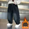 Calça de Pelúcia para Meninos Inverno 2026 Novo Estilo Calça Longa Estilo Coreano Infantil Jeans Reto Estiloso Quente Engrossado