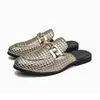 Meias chinelos masculinas de tamanho grande 35-46 para travessia de fronteira, novo modelo de verão 2026, chinelos slip-on sem calcanhar para ambientes internos e externos, sapatos de couro masculinos