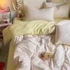 Conjunto de quatro peças Ins super macio para maternidade e infantil Classe A, algodão lavado nuvem, capa de edredom estilo creme totalmente em algodão, lençol, conjunto de três peças para dormitório