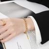 Nueva Moda Personalizada Transfronteriza Simple Versátil Pulsera de Cuentas de Flor de Sarga para Mujer Personalizada Acero de Titanio Chapado en Oro Primera Joyería