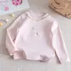 Camiseta de Manga Longa para Meninas com Gola de Renda e Desenho de Desenho Animado Bordado, Novo Estilo Primavera e Outono 2026 Roupas Infantis Blusas da Moda