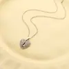 Collar con colgante de alas de ángel en forma de corazón bañado en oro real de acero inoxidable con opción de grabado, cadena para la clavícula para mujer
