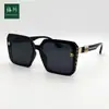 7731 moda irregular transfronteriza fabricantes de gafas de sol de PC lote directo de nicho flujo temperamento montura negra gafas de sol negras y grises