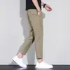Calça casual de seda gelada de alta qualidade, nova, de nove pontos, para homens, nova coleção de outono de 2026, calça afunilada slim-fit de 9 pontos para homens