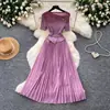 Vestido verde elegante de alta qualidade com senso de design para mulheres, verão, manga curta, cintura alta, cintura marcada, plissado, vestido longo, estilo maduro, para o trabalho