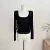 Atractivo, encantador, delicado y suave, este conjunto de cárdigan texturizado de jacquard de encaje de alta resistencia irradia elegancia