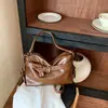 Bolsa tote grande de couro macio estilo coreano para debaixo do braço, nova bolsa de ombro para o dia a dia primavera-verão 2026, bolsa feminina simples e casual