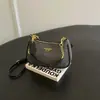 Nova bolsa tiracolo da moda de luxo leve para o início do outono de 2026, bolsa de ombro e sob o braço nova e de nicho para mulheres