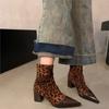 Botas Finas Elásticas de Couro Macio Estilo Francês para Afinar o Tornozelo Femininas, Botas de Salto Alto Peep-Toe com Salto Grosso Bico Fino Patchwork Inspiradas em Chanel para Mulheres