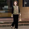 Nuevo conjunto otoñal de estilo chino para madres, conjunto de chaleco de terciopelo dorado, elegante y digno conjunto de tres piezas de estilo tradicional para mujeres de mediana edad y mayores