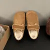 Sapatos de algodão femininos Birkenstock 2026 outono e inverno novo estilo mocassins de pelúcia sapatos peludos para uso externo com fecho de velcro e solas planas de corte profundo