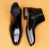 Novas Botas Chelsea Esculpidas Masculinas Sapatos de Couro para Negócios Couro Genuíno Botas Martin Brilhantes Bico Fino Britânico Couro de Vaca Slip-On Botas Curtas