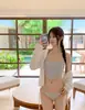 Nuevo traje de baño de rayas 2026 para mujer, con un diseño de dos piezas, un top sin tirantes, un estilo puro y seductor, un look de moda para el resort, un diseño de espalda descubierta y tirantes sexys, lo que lo hace absolutamente deslumbrante