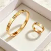 Set de 4 Pulseras con Incrustaciones de Diamantes, Best-Seller Transfronterizo Europeo y Americano, Oro de 18 Quilates de Alta Gama, Moderno, Versátil y que No se Desvanece