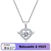 Collar dinámico S925 de plata de ley con moissanita de corazón y alas para mujer, alas de ángel con un colgante de corazón palpitante, cadena para la clavícula