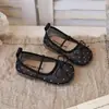 Novos Sapatos Infantis de Bolinhas para Meninas Primavera e Verão 2026, Sapatos de Princesa para Menininhas, Sapatos Individuais de Malha Respirável, Mocassins