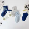Calcetines infantiles Yishuangshuang, nuevos calcetines de media caña con estampado de dinosaurio de otoño e invierno, calcetines de algodón sin costuras para niños con temática de coches de algodón peinado