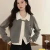 Nuevo Conjunto Otoño/Invierno 2026: Suéter Gris Falso de Dos Piezas para Mujer, Cárdigan Tejido Top Corto para Mujeres Petites
