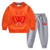 Traje de suéter para niños otoño e invierno 2023 estilo occidental nuevo traje cálido de invierno acolchado de terciopelo de manga larga para niños grandes