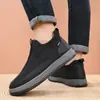 Estilo Novo Inverno 2026 Tênis Pai Botas de Algodão Slip-On Botas de Neve Engrossadas Sapatos de Algodão Confortáveis e Quentes para Pessoas de Meia-Idade e Idosos