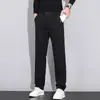 Nova coleção Outono/Inverno 2026: calças masculinas de business casual, na moda e versáteis, com um design solto de perna reta