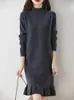 Vestido de punto para mujer de otoño e invierno, cuello medio alto, jersey grueso y cálido, dobladillo de encaje, color liso, falda lápiz de punto suelta de longitud media.