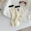 Calcetines Bordados de Dibujos Animados para Mujer de Otoño e Invierno, Calcetines Rayados de Bloques de Color para Mujer, Estilo Japonés de Moda, Etiqueta de Tela en el Talón, Calcetines Holgados hasta la Mitad de la Pantorrilla