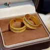 Anillo de Cruz con Incrustaciones de Diamantes Estilo Palacio y Martillo con Diamante del Mismo Estilo que Little Red Book, Pulsera de Flor de Cuatro Hojas Versátil y Lujo Accesible